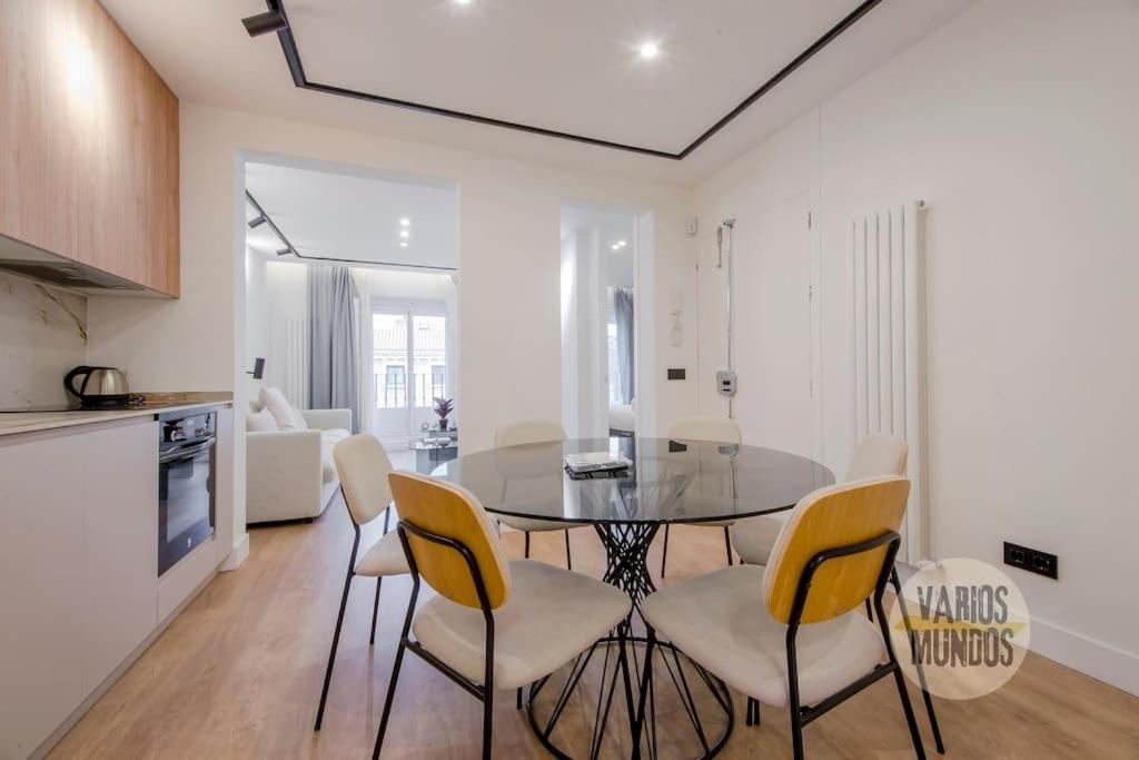 Deluxe Interior Design En La Plaza De Chueca Madryt